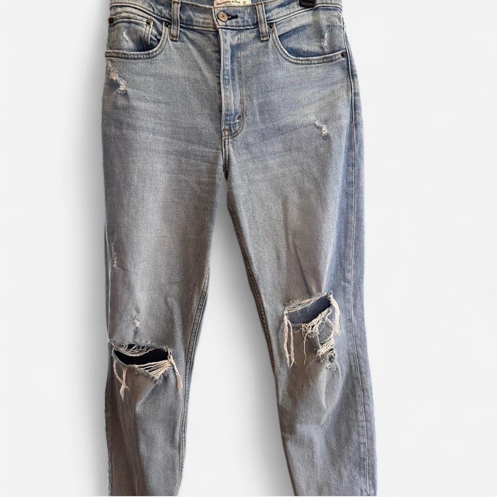 Abercrombie & Fitch High Rise Mom Jeans Sz 4 Sz 27 Distressed Light Straight Leg - Picture 3 of 6